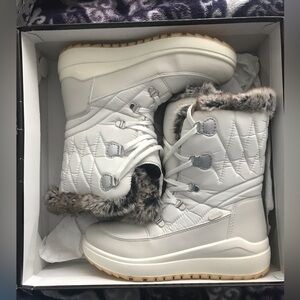 Gorgeous & Toasty Artica Wabush White Waterproof Winter Boots in Size 39